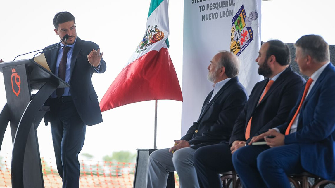 Autoridades y directivos de Steelform participaron en el arranque simbólico de la construcción en Pesquería.