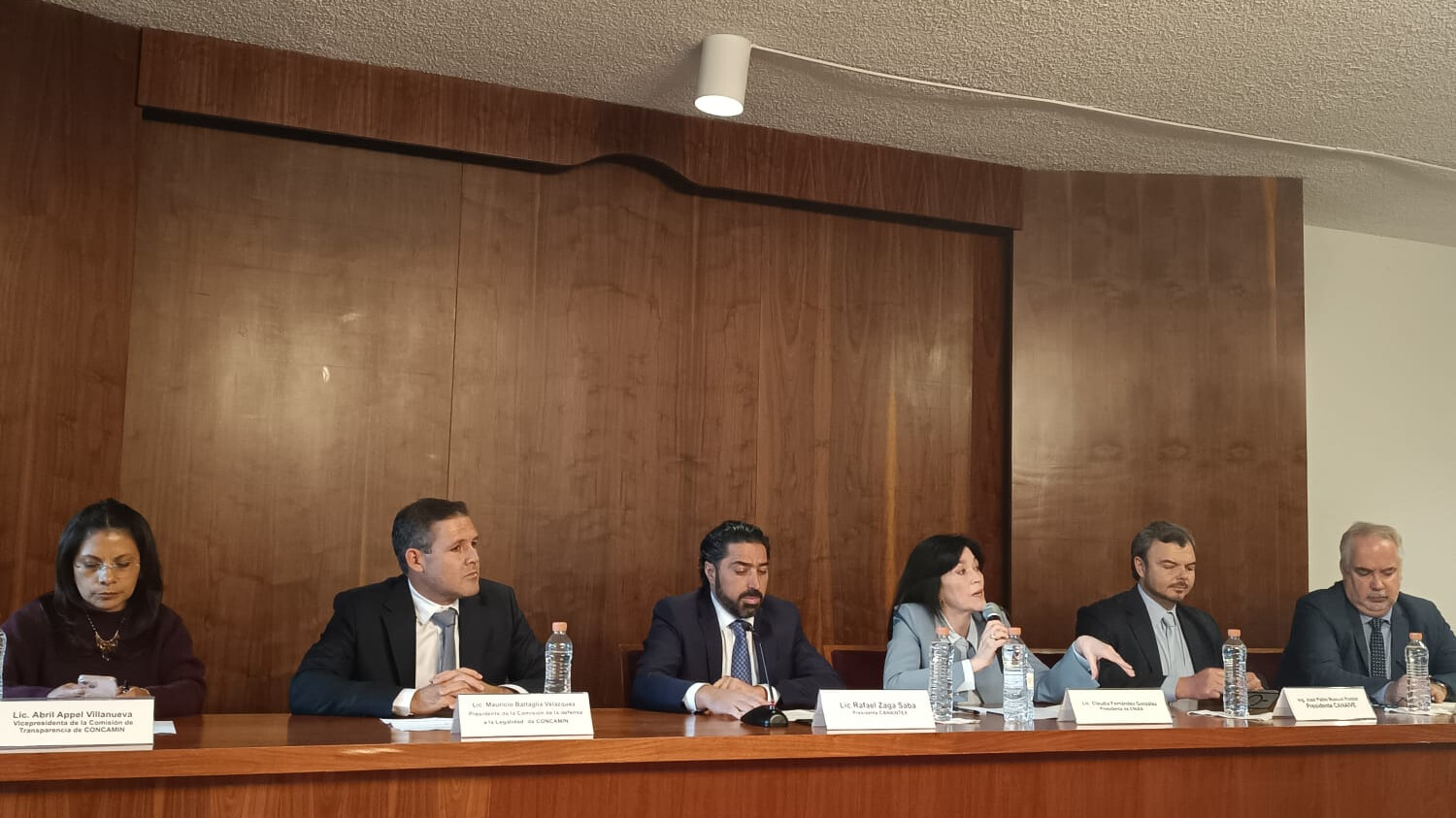 Cámaras industriales del acero, calzado, textiles y azucareras respaldan reforma a la Ley Aduanera