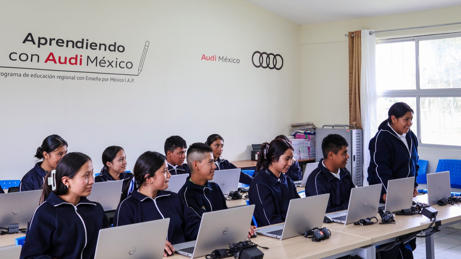 Audi México transforma el camino de jóvenes y reduce 60% la brecha digital