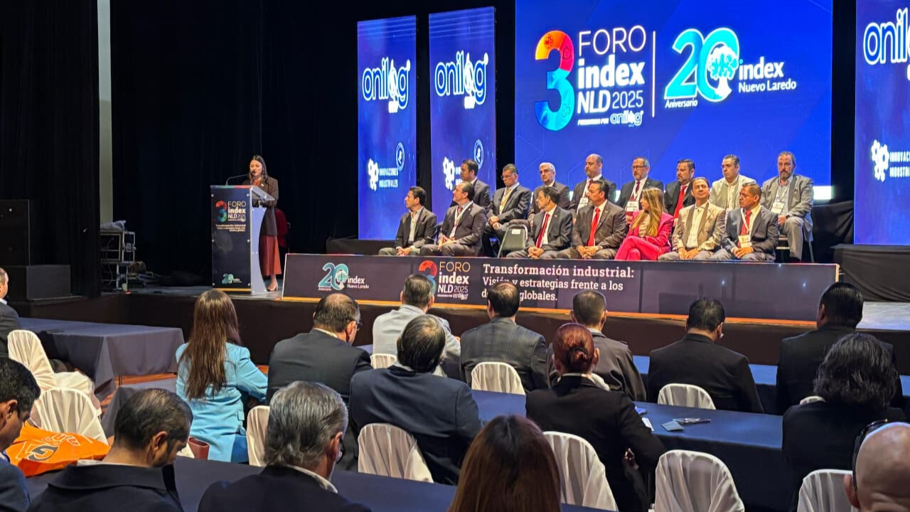 La directora de Index Nacional, Jael Durán, encabezó la inauguración del Tercer Foro Index Nuevo Laredo junto a líderes del sector manufacturero.