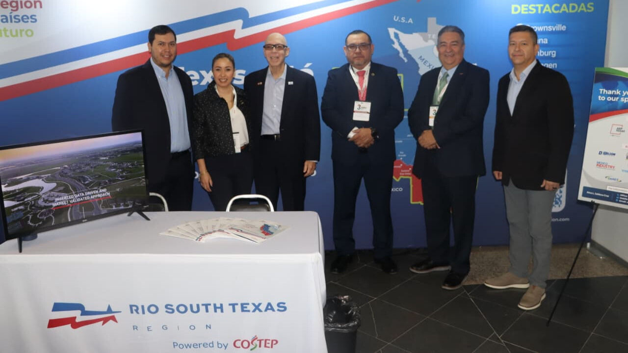 Rey Reyes, Desarrollo Económico de la Ciudad de Laredo; Alma Saldaña, subdirectora de Desarrollo Económico en COSTEP; David A. Stedman, director de Desarrollo Económico de la Ciudad de Laredo; Miguel Ángel Vázquez Maldonado, presidente de CANACINTRA Nuevo Laredo; Adam González, CEO de COSTEP; y César Hernández, director Comercial de MileOne Logistics.