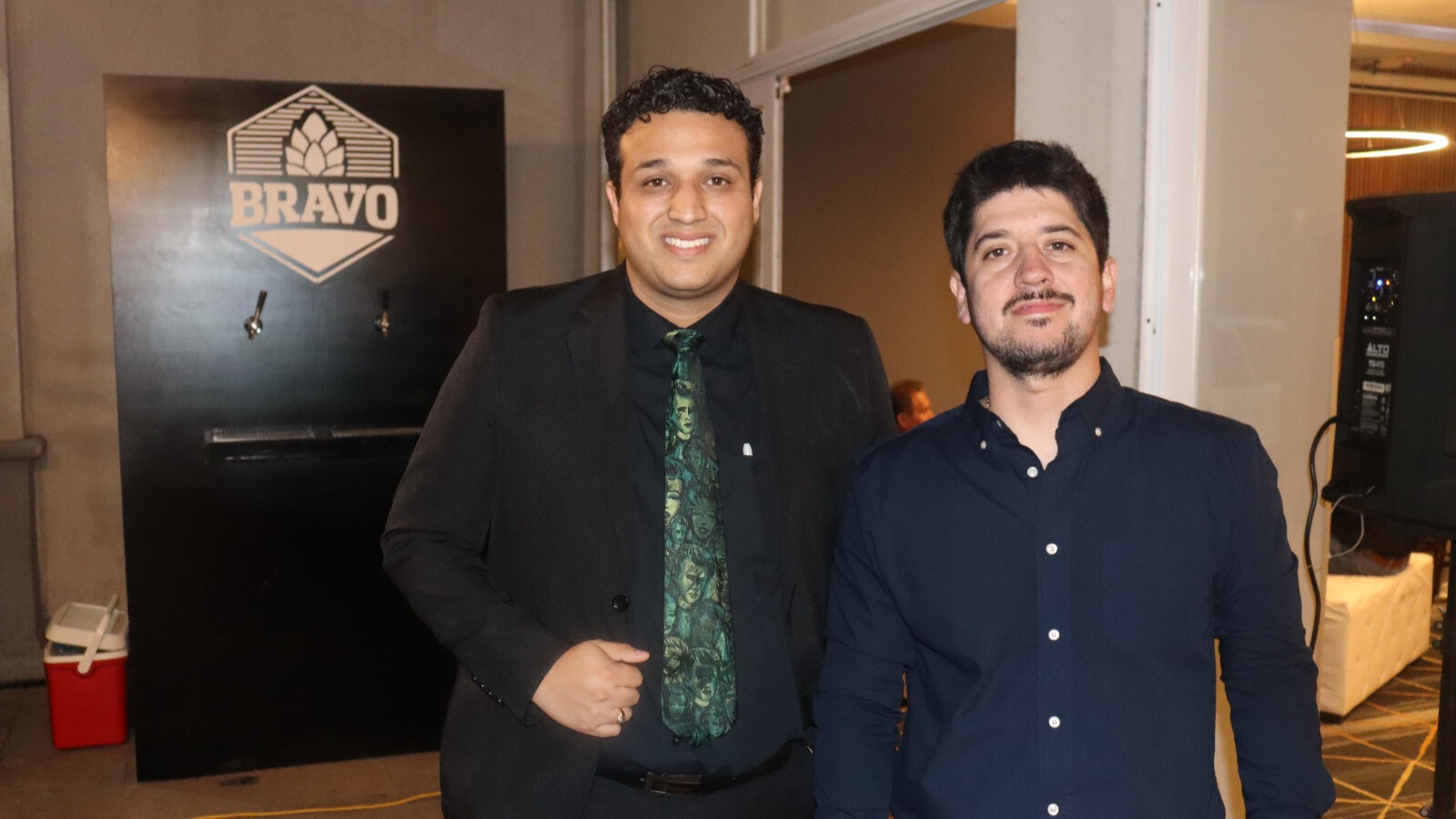 Mago Mike y Alejandro Nava, Asesor profesional de Tecmilenio.