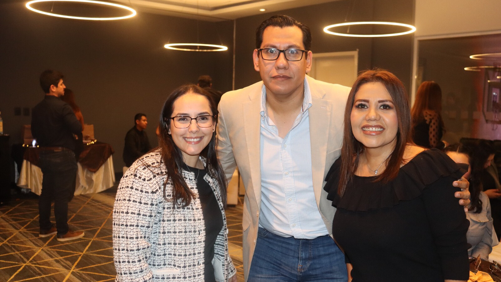 Marile Rocha de O&P Tax Consulting, Edgar Torres de Hutchinson, América Torres de Jostens.