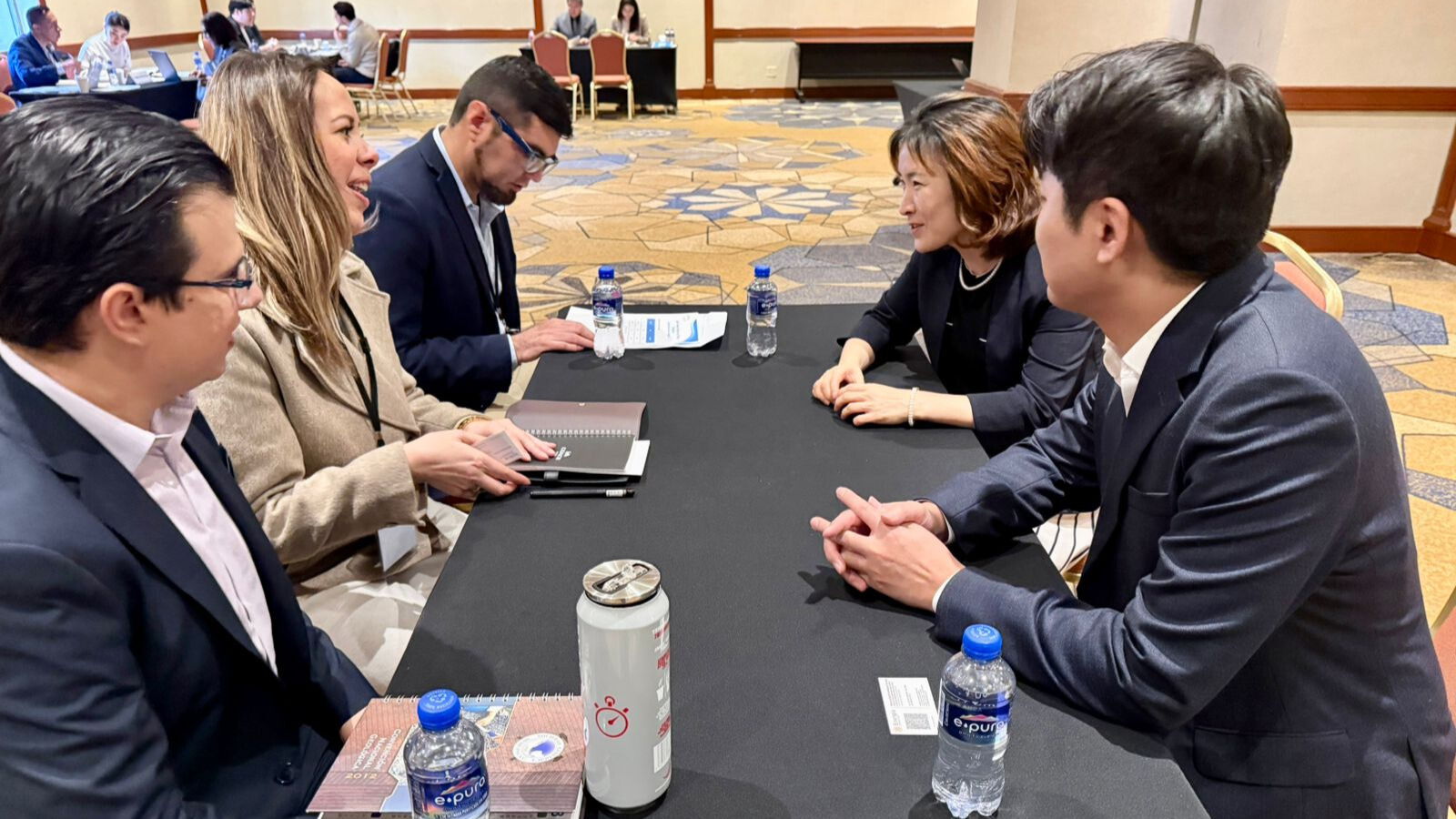 Autoridades de gobierno mexicano mostraron interés en ampliar la cooperación binacional en el sector industrial y energético.