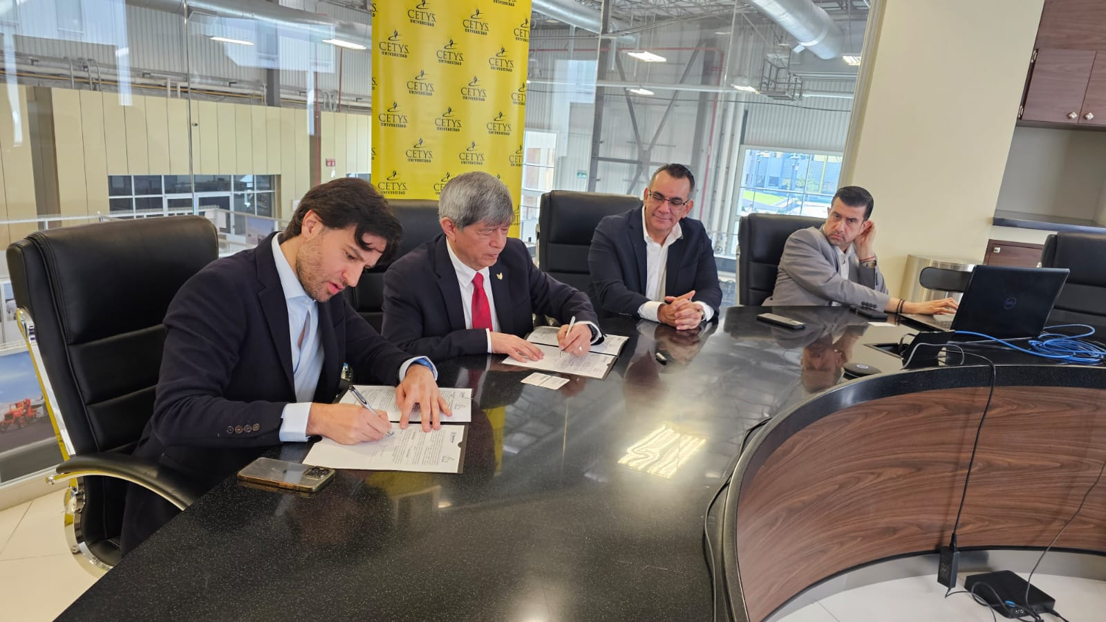 Baja California fortalece su industria de semiconductores con llegada de NanoPulse