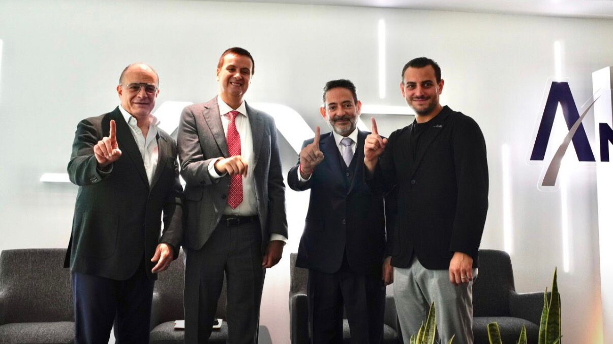 La operación es parte de una compra anual récord de 1,002 vehículos.