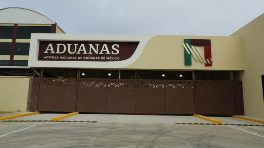 Operación de carga en Nuevo Laredo, principal cruce terrestre del intercambio México–Estados Unidos.