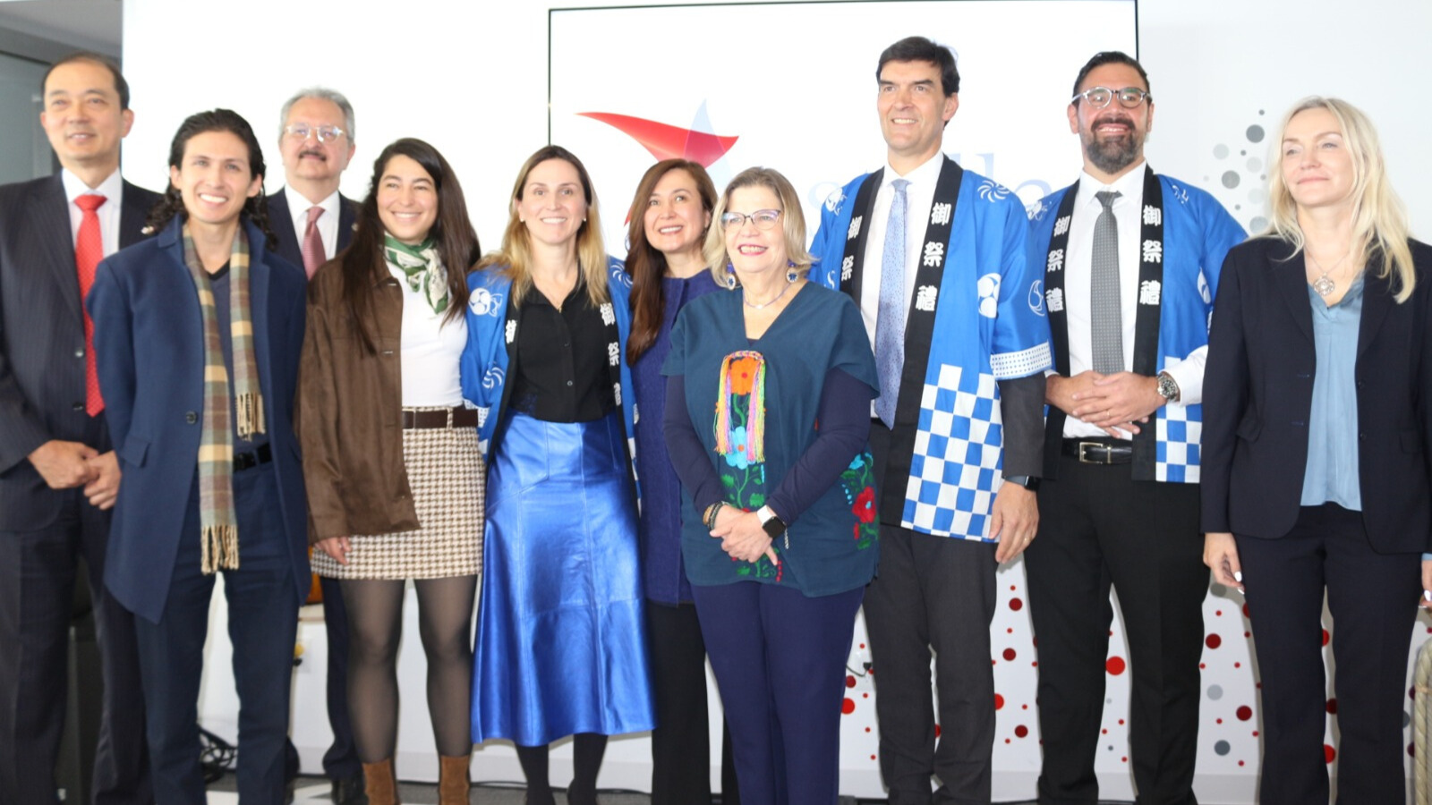 La inauguración contó con la participación de autoridades federales y del Gobierno de la Ciudad de México, así como representantes de Japón, organismos empresariales y actores del sector salud.