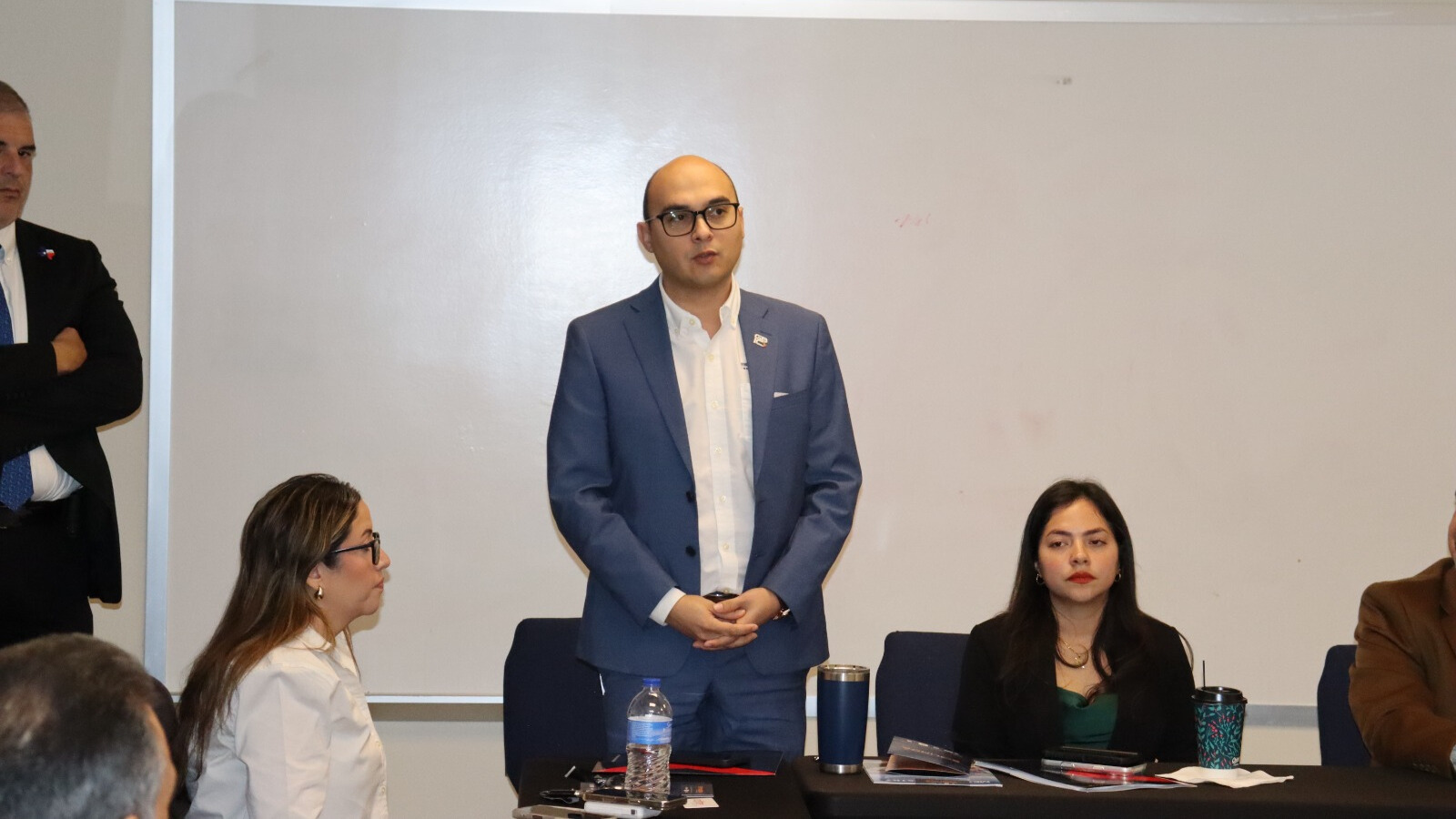 Eleazar Rodríguez de GBIC presentó compartió acerca de los programas e incentivos que ofrece Brownsville a las nuevas empresas.