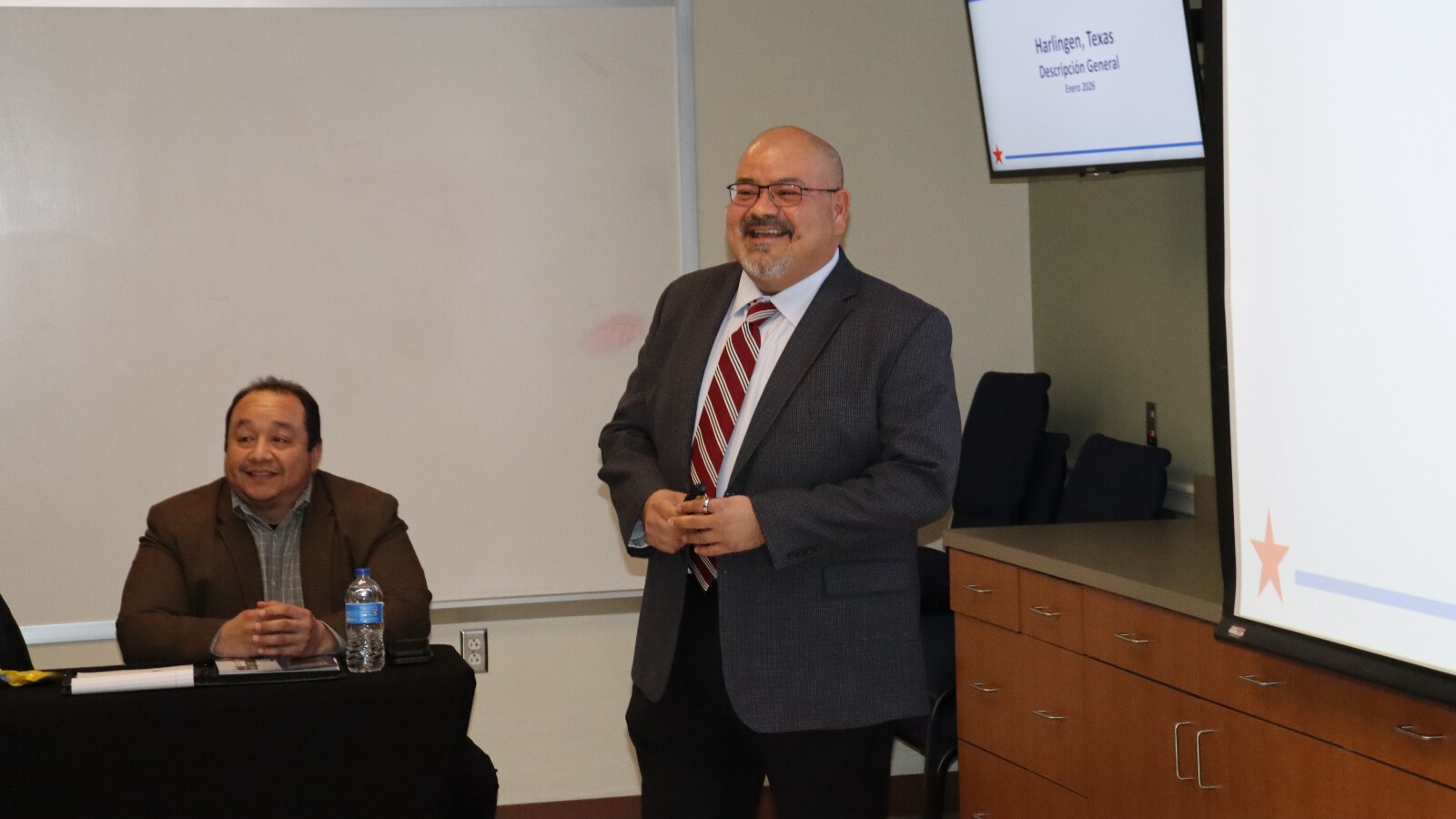 Orlando Campos, CEO de Harlingen EDC habló sobre las ventajas competitivas de la ciudad para las empresas.
