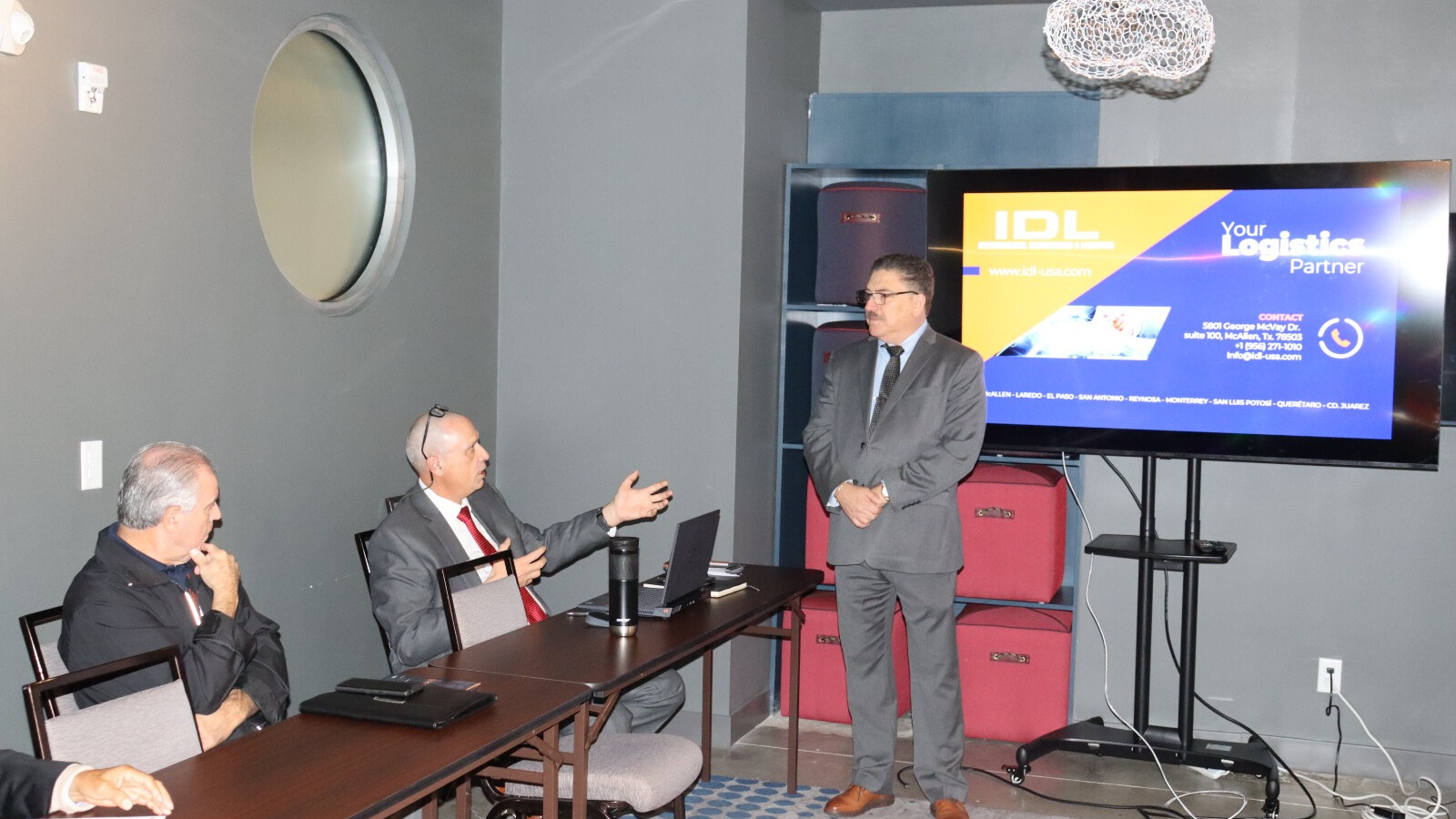Abraham Guerra, Presidente de IDL compartió información sobre los servicios logísticos.