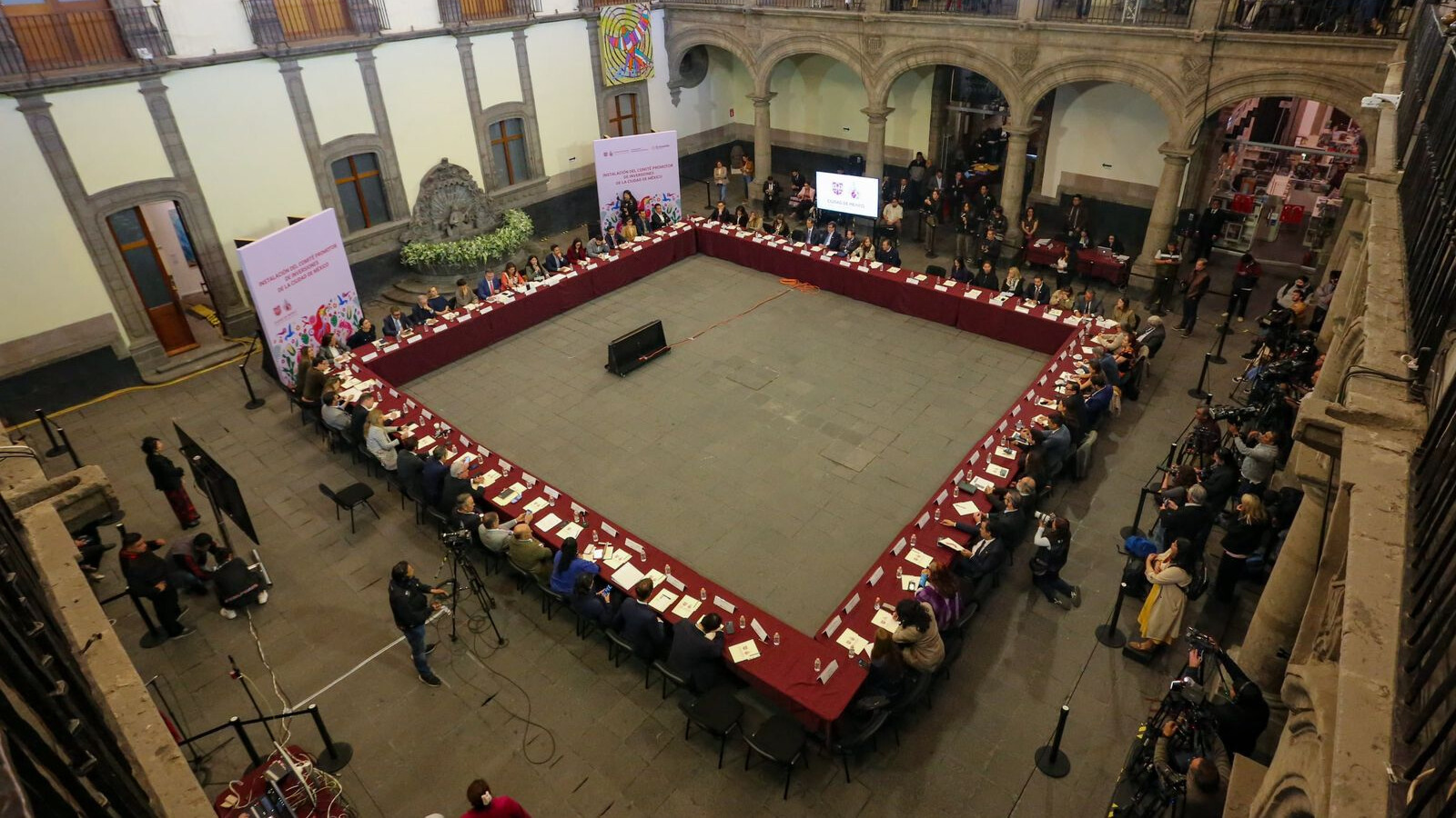 El Comité Promotor de Inversiones de la Ciudad de México está conformado por empresas de los sectores tecnológico, financiero, de servicios, farmacéutico y manufacturero.