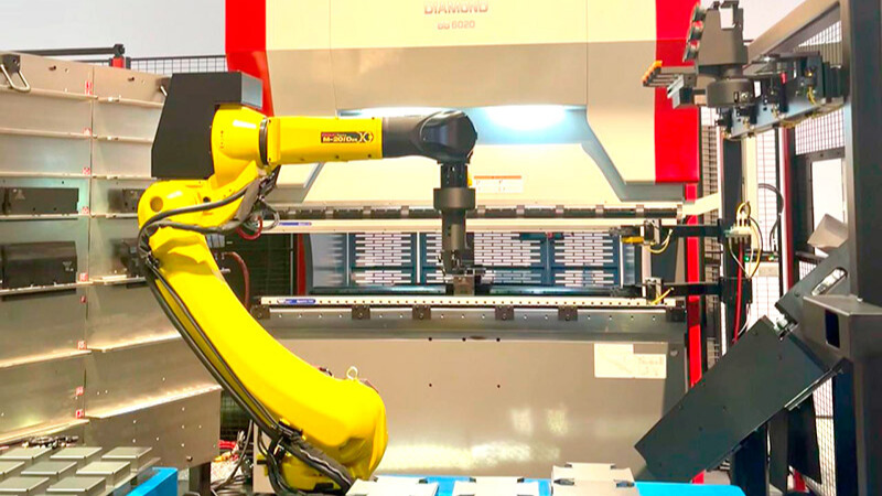 MC Machinery Systems impulsa la automatización inteligente  en el doblado de precisión