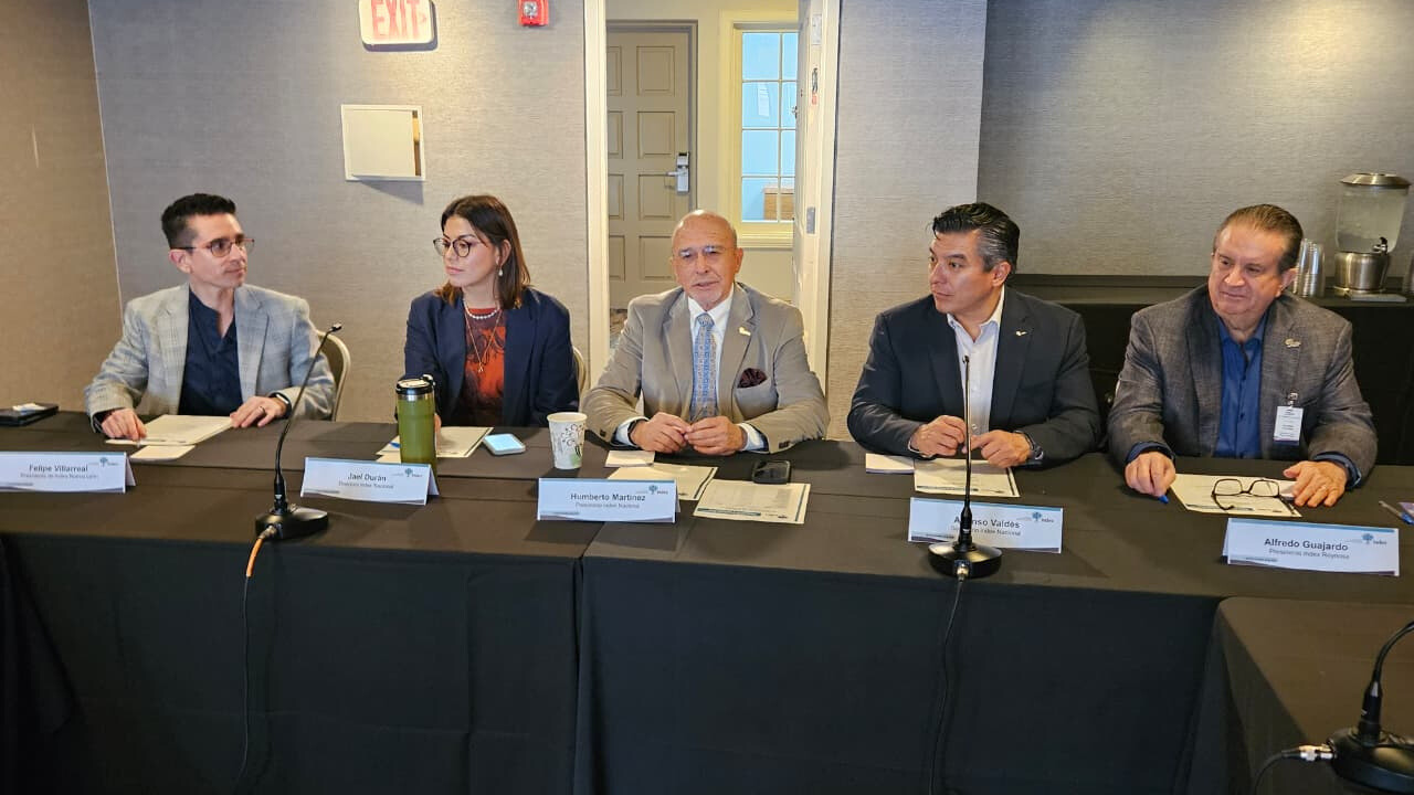 Felipe Villarreal, presidente de INDEX Nuevo León; Jael Durán, directora de INDEX Nacional; Humberto Martínez, presidente de INDEX Nacional; Alfonso Valdés, secretario de INDEX Nacional; Alfredo Guajardo, presidente de INDEX Reynosa.