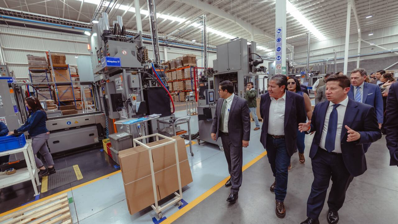 La compañía abastece a armadoras globales como BMW, Audi, Volkswagen, Mercedes-Benz y Nissan.