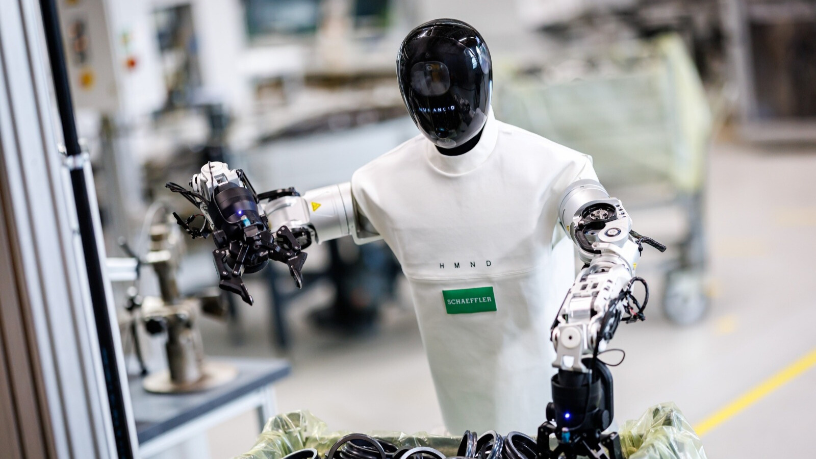 ¿Humanoides en fábricas? Schaeffler integrará cientos de robots humanoides en su producción global