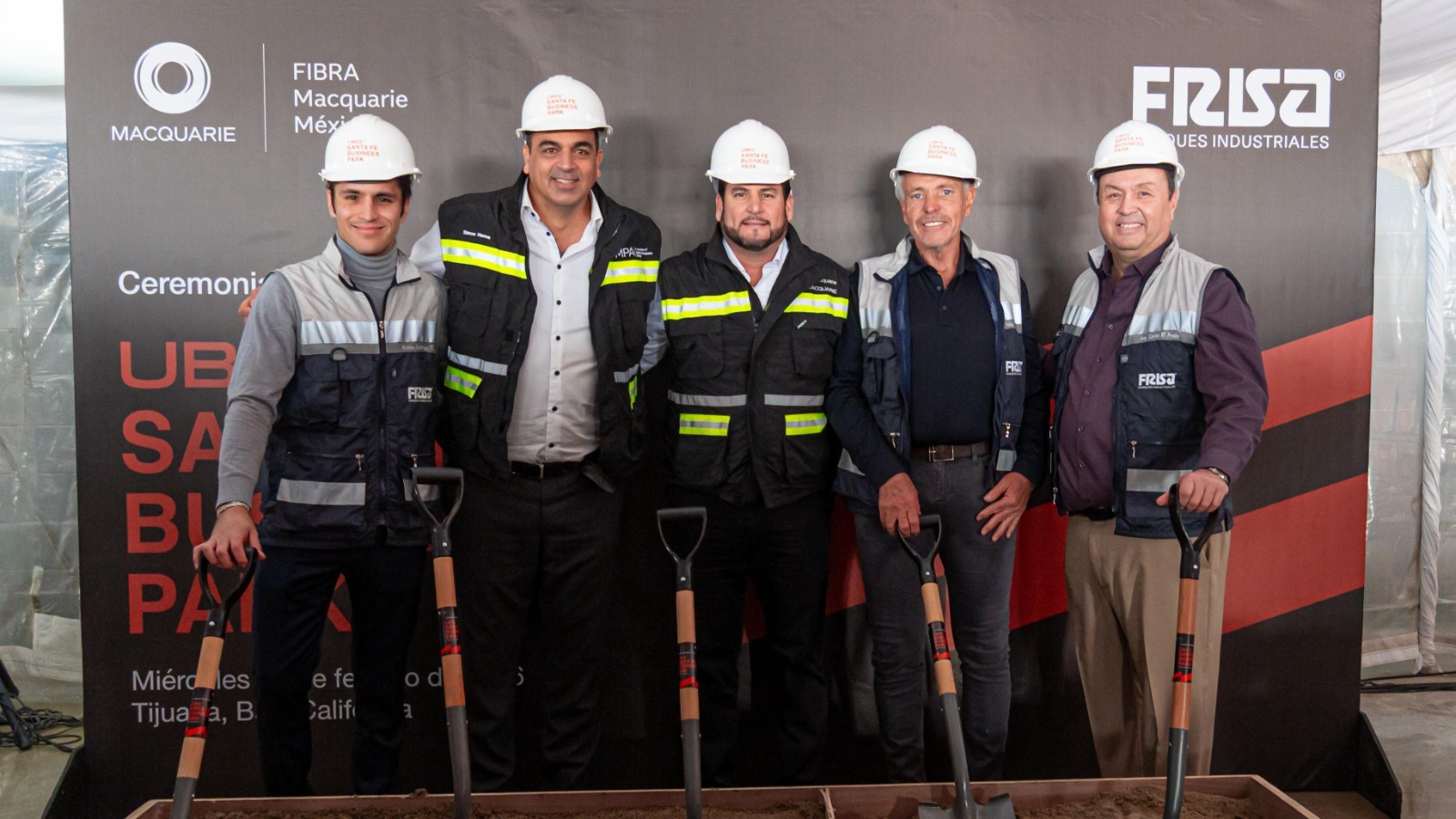 Directivos de Grupo Frisa y Fibra Macquarie presentan el proyecto de 70 mil m² de área industrial rentable.