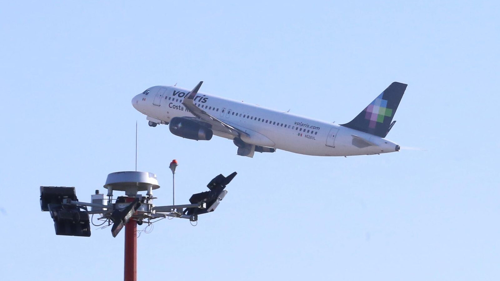 Puebla fortalece su conectividad aérea con 12 rutas de Volaris
