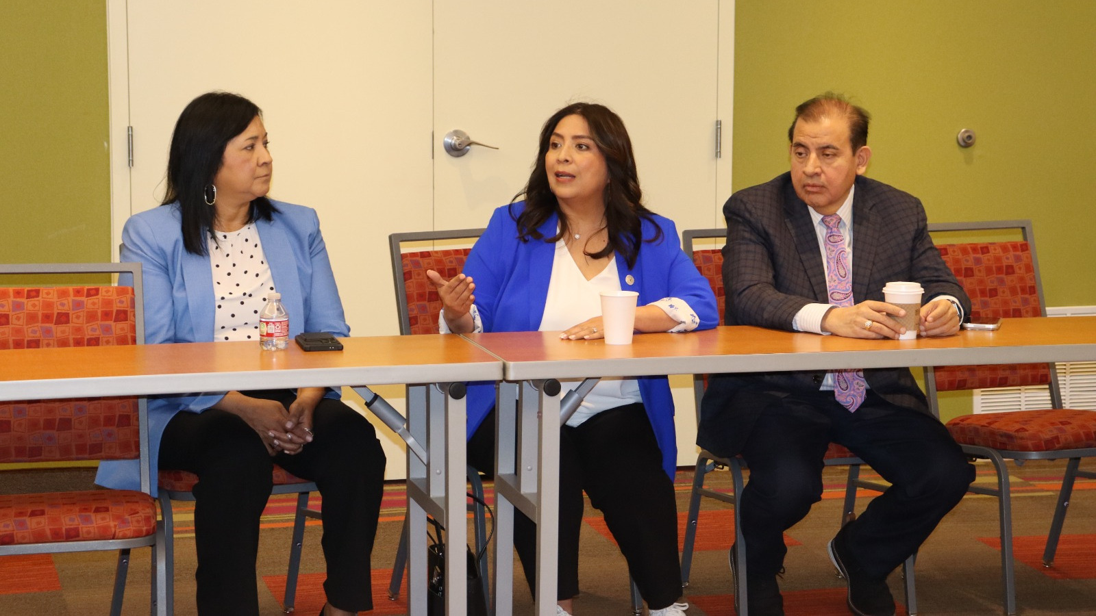 Sandra Barbosa, Vicepresidenta de Foreign Trade Zone #12; Elizabeth Suarez, CEO de McAllen EDC &  McAllen Chamber of Comerce; Roy Cantú, Vicepresidente de Comunicaciones en McAllen Chamber of Comerce.