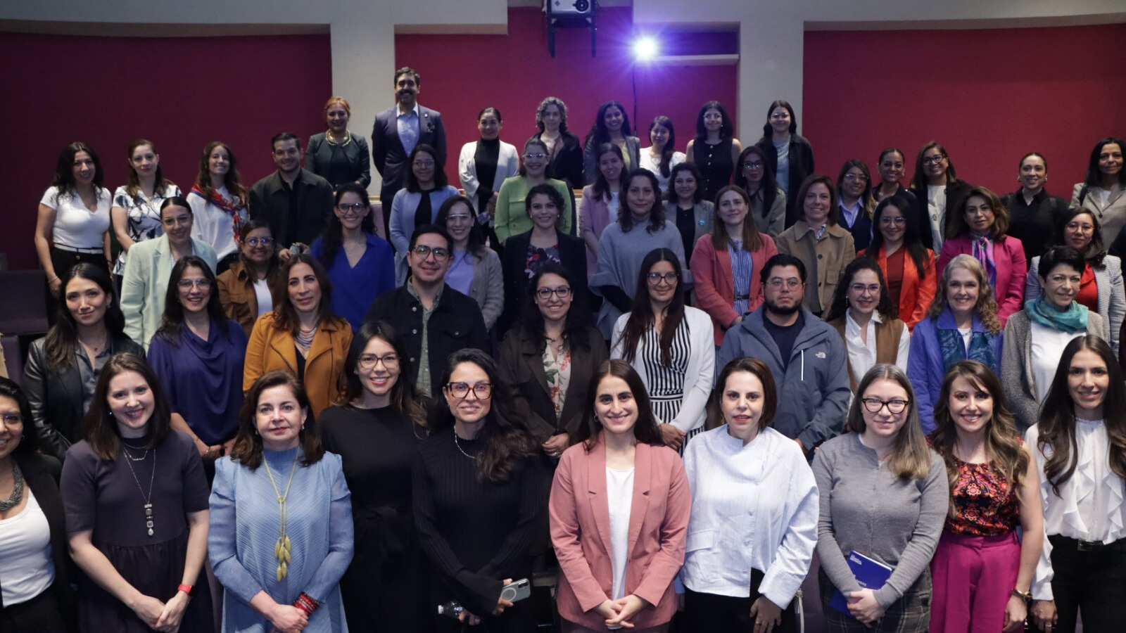 Empresas analizan agenda de cuidados para fortalecer la participación laboral femenina