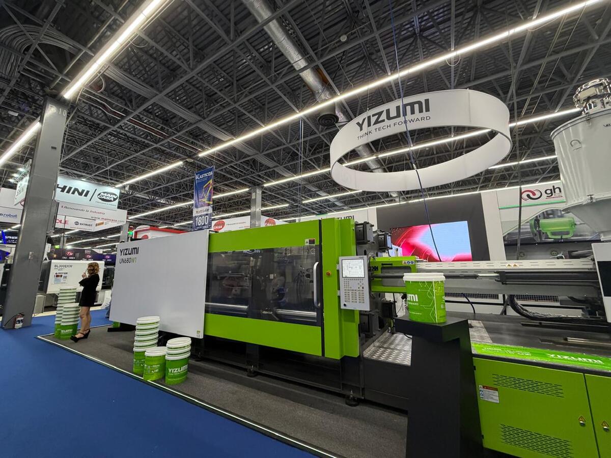 Grupo Hi-Tec impulsa la automatización y el moldeo avanzado con tecnología Yizumi en Expo Plásticos 2026
