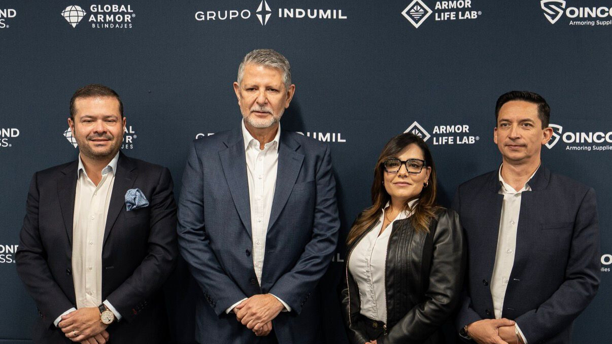 Durante el acto inaugural participaron también directivos de las distintas divisiones del grupo, entre ellos John Valbuena, director de Armor Life Lab; Germán Padilla, director de Diamond Glass; y Carolina Hoyos, directora de Global Armor.