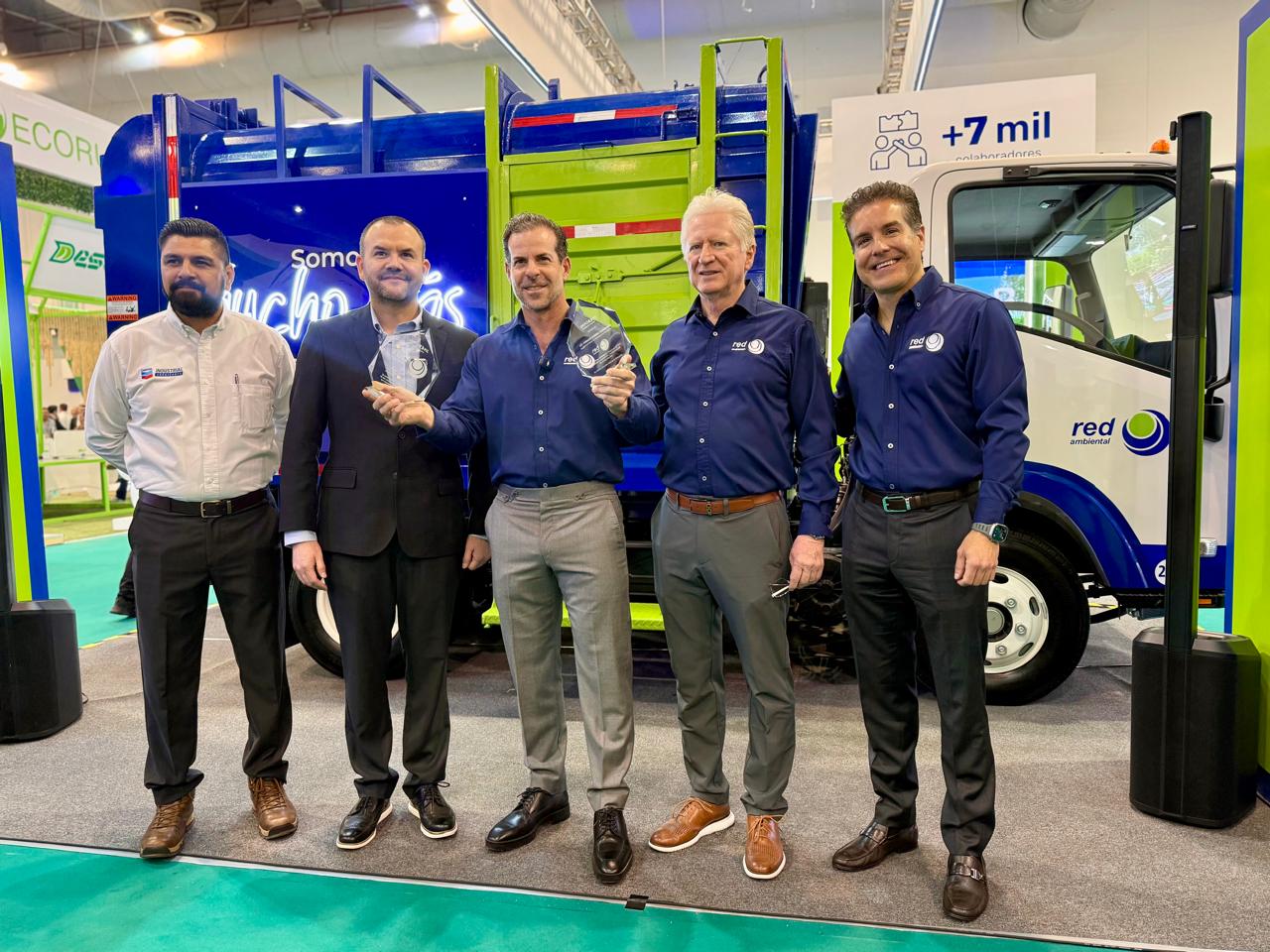 IMPORFIL reconoce a Red Ambiental por 28 años de colaboración durante Residuos Expo