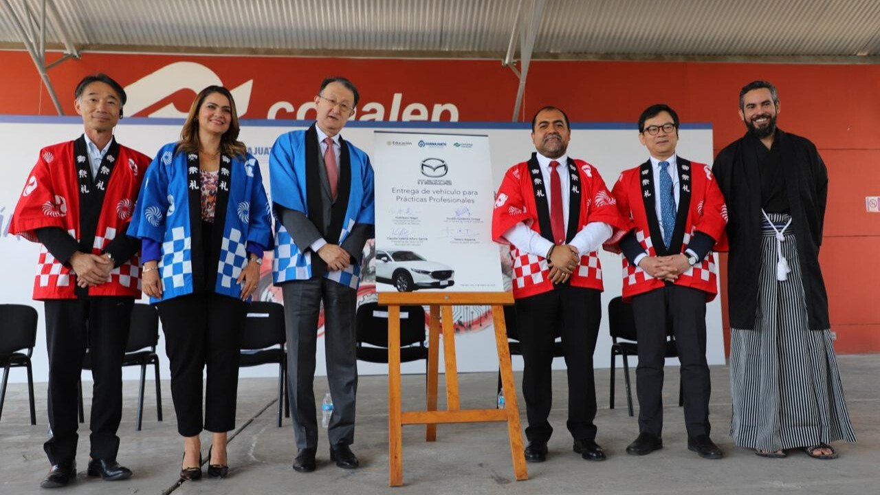 Mazda dona a CONALEP Irapuato vehículo para formación automotriz