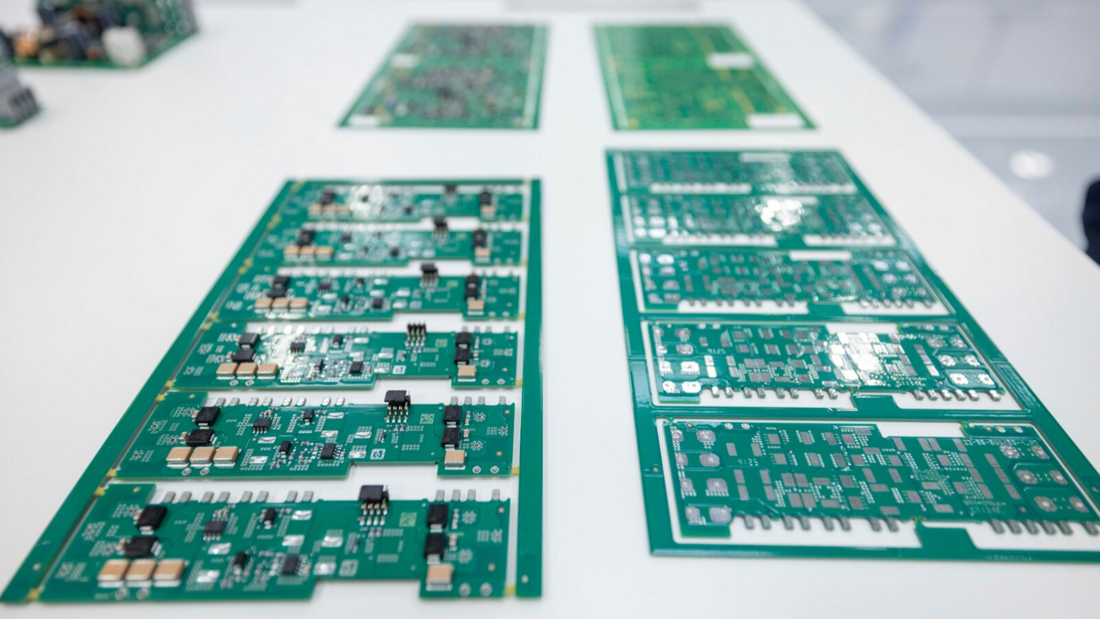 Phoenix Contact es una empresa de origen alemán reconocida a nivel global por el desarrollo de tecnologías de conexión eléctrica, electrónica industrial y soluciones de automatización.