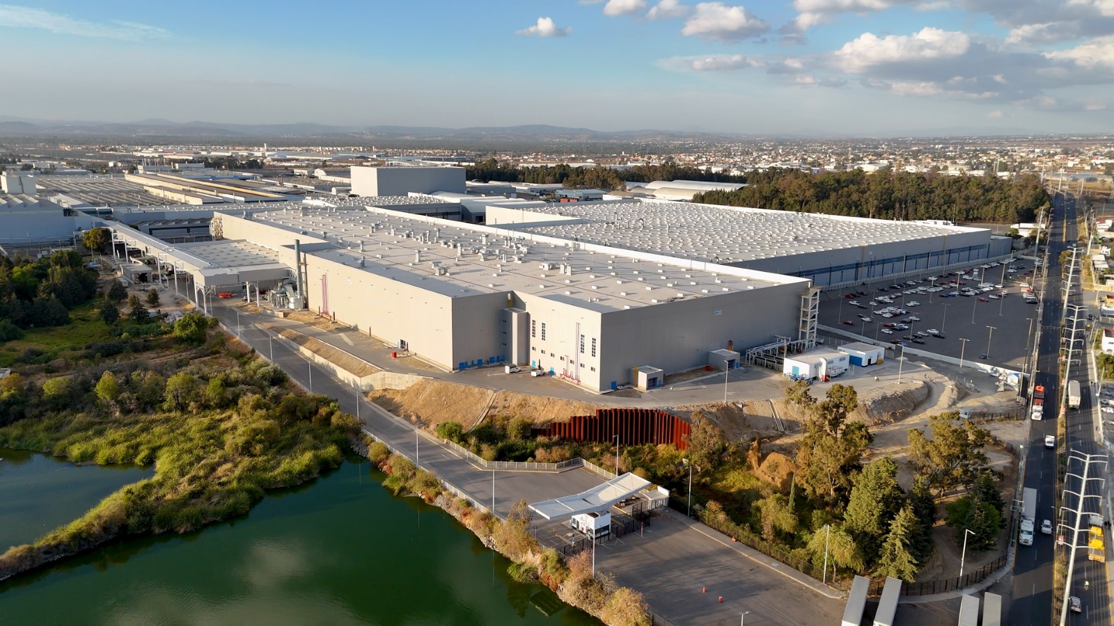 La modernización industrial consolida a México como referente en manufactura avanzada.