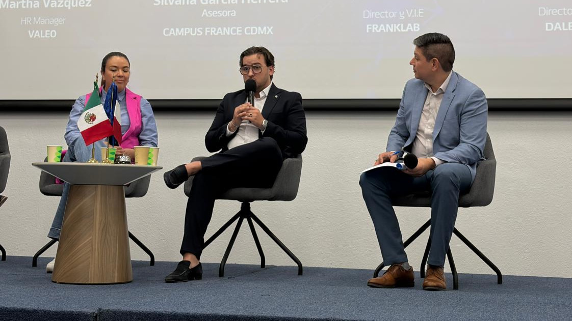 Panelistas coincidieron en que la flexibilidad y el desarrollo profesional son claves para atraer nuevas generaciones.