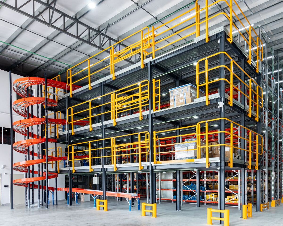 PM STEELE® optimiza el espacio en parques industriales de México con estrategias de layout, almacenamiento vertical y sistemas logísticos que maximizan la eficiencia, reducen costos y potencian la productividad.