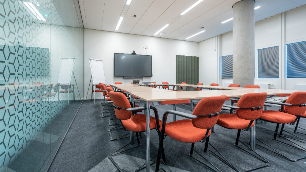 FIBRAs cambian estrategia: venden oficinas y se enfocan en industria