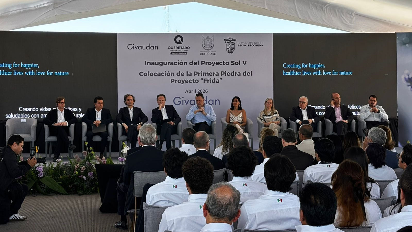 Colocación de la primera piedra del Proyecto Frida, que ampliará la producción de fragancias en México.