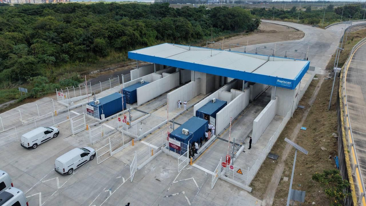 Héctor Alonso Romero asume la dirección de la Agencia Nacional de Aduanas