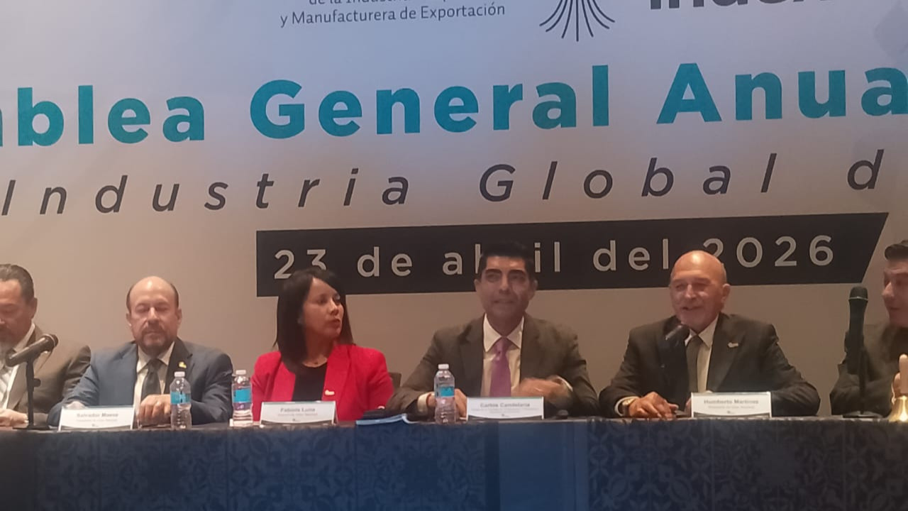 Salvador Maese, presidente index Mexicali; Fabiola Luna, tesorera de index Nacional; Carlos Candelaria, jefe de la Unidad de Atención a Corredores del Bienestar Secretaría de Economía; y Humberto Martínez, presidente index Nacional.