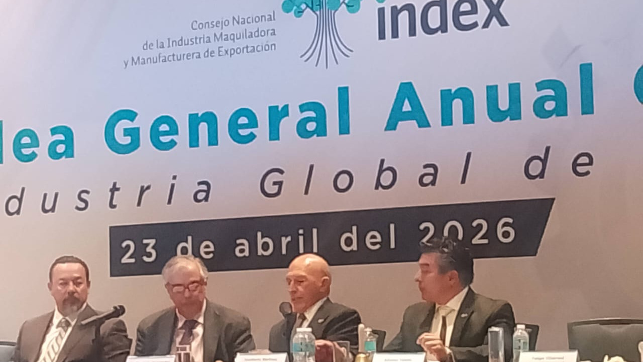 Enrique Morán, presidente index Nuevo Laredo; Mauricio Hernández, director de Prestaciones del Instituto Mexicano del Seguro Social; Humberto Martínez, presidente index Nacional y Alfonso Valdés, secretario index Nacional.
