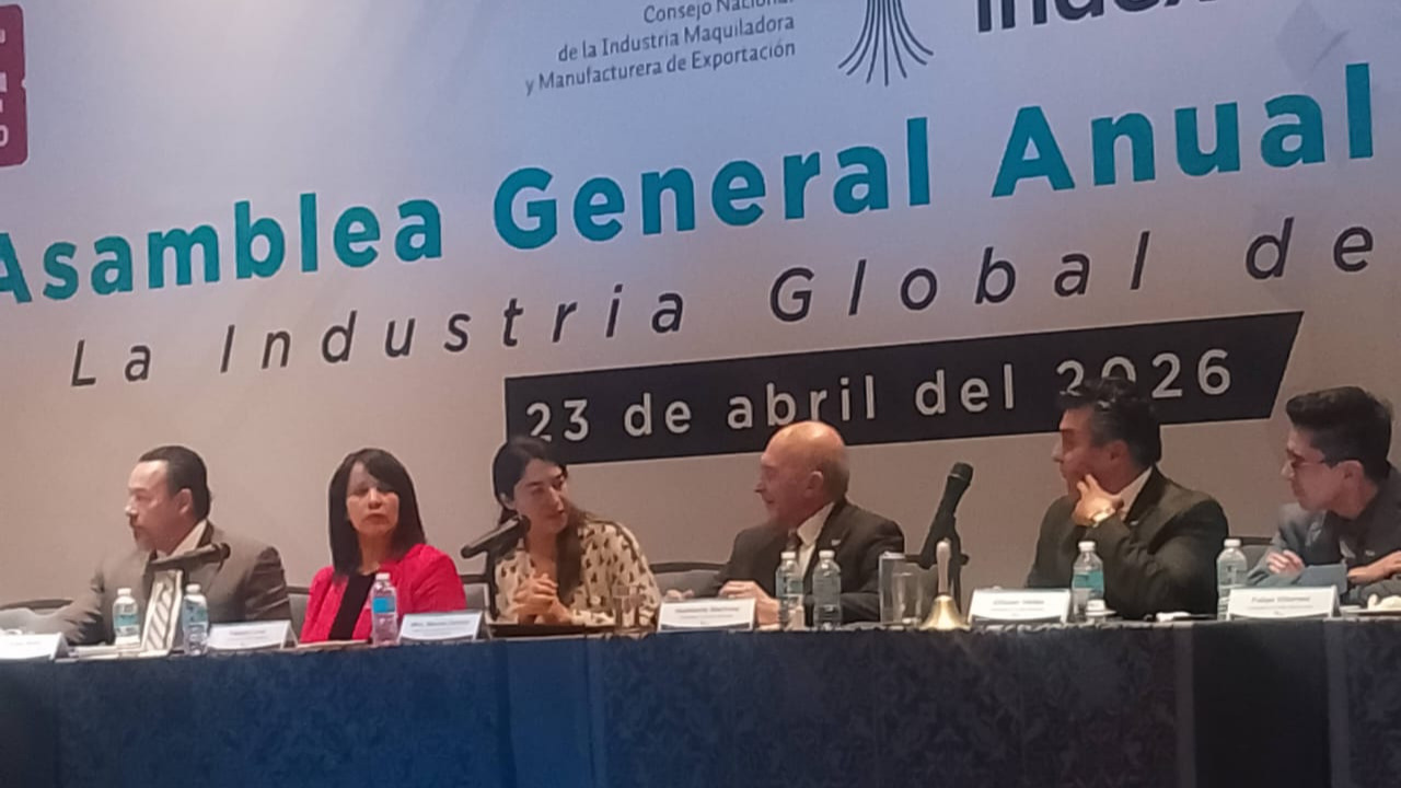 Enrique Morán, presidente index Nuevo Laredo; tesorera de index Nacional; Manola Zabalza, secretaria de Desarrollo Económico de la Ciudad de México; Humberto Martínez, presidente index Nacional; Alfonso Valdés, secretario index Nacional; y Felipe Villarreal, presidente index Nuevo León.