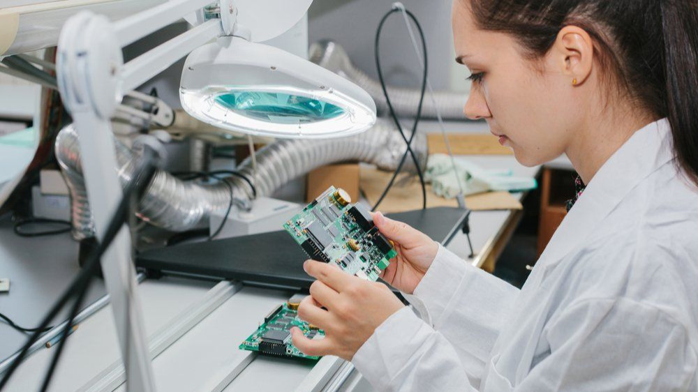 Mujeres en la industria: avances en gobierno corporativo y desafíos operativos