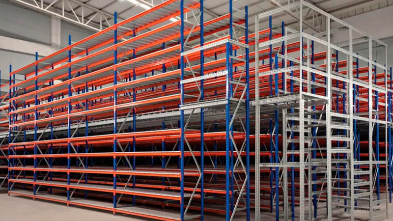 PM STEELE transforma la logística con tecnología de racks autoportantes