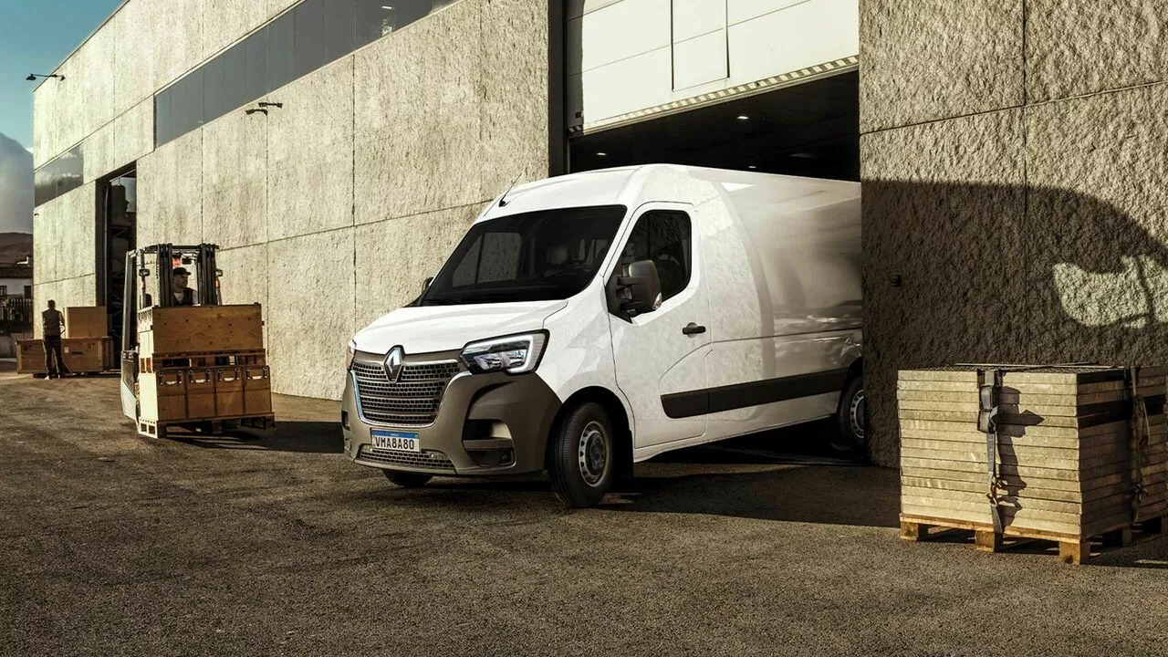 Renault presenta una nueva van para empresas que buscan ahorrar combustible, así es la Master Diésel