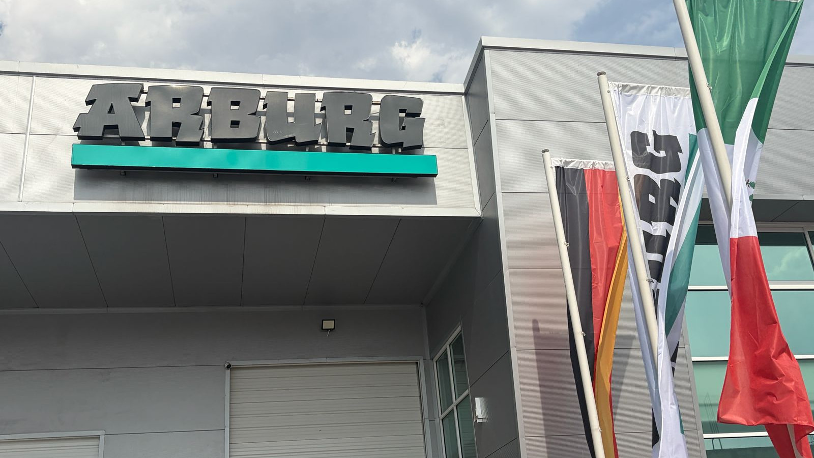 ARBURG presenta en Querétaro su nueva máquina ALLROUNDER TREND para manufactura avanzada