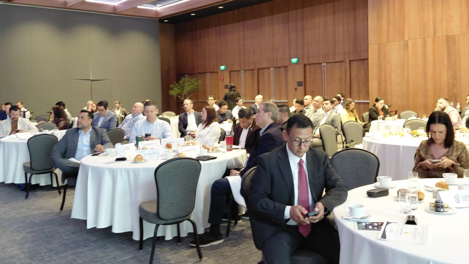 Empresarios, académicos y representantes de gobierno se dieron cita en el encuentro empresarial para evaluar los retos logísticos que demanda el nearshoring.