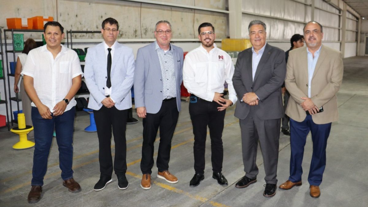 Jorge Perez, Dir de Ventas de CAS Global; Adrien Nicholas, Dir. Financiero de ERA Group; Steven Leblond, presidente de ERA Group; Adam Gonzalez, CEO de COSTEP y Sergio Gracia, Presidente de México Industry.