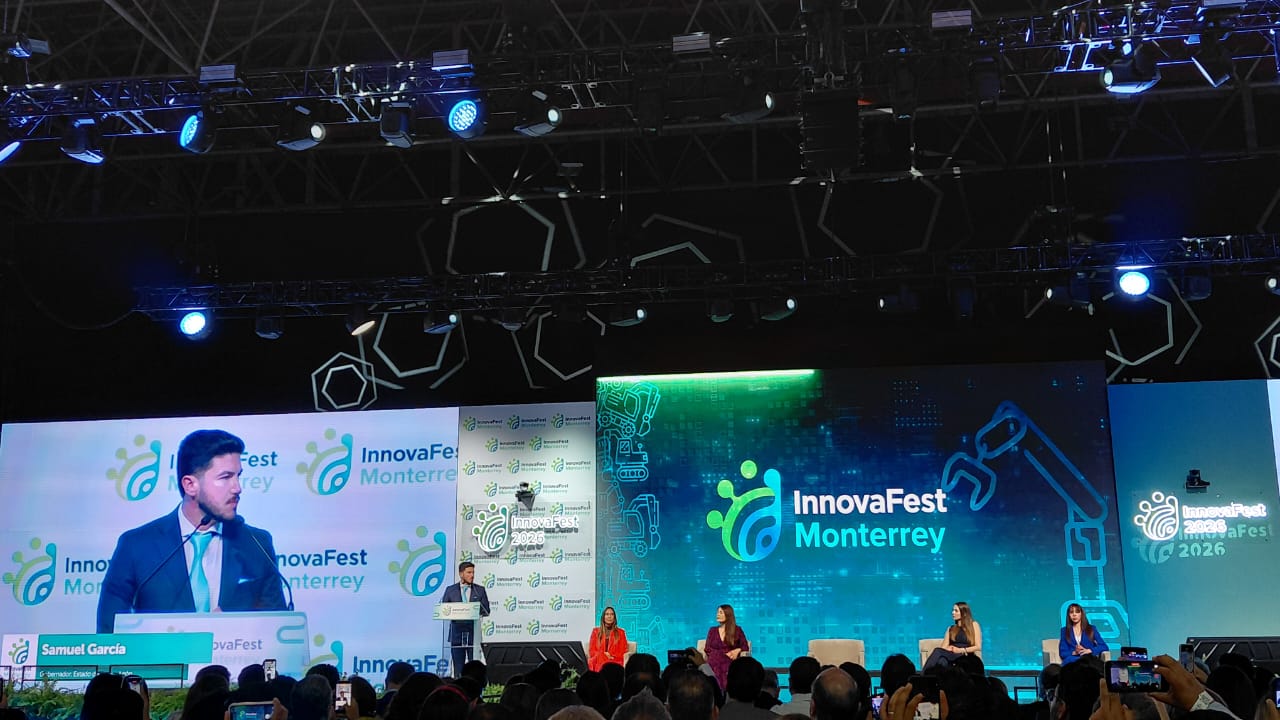 El gobernador de Nuevo León destacó la importancia de aplicar la inteligencia artificial y la conectividad para resolver demandas ciudadanas en seguridad, salud y movilidad urbana durante la inauguración del Innova Fest 2026.