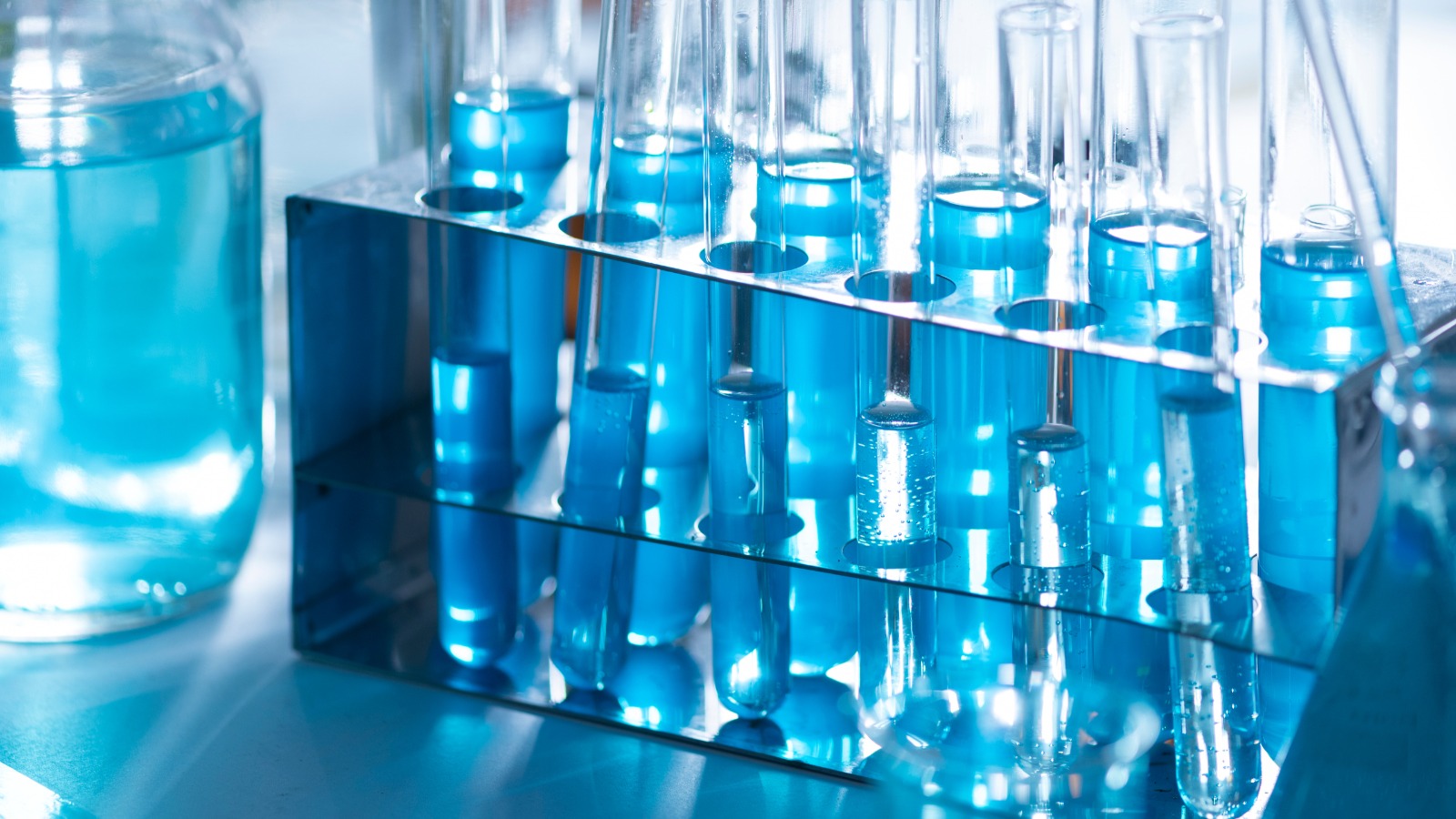 Laboratorios Kener eleva inversión a 10,540 mdp para expandir producción farmacéutica en México