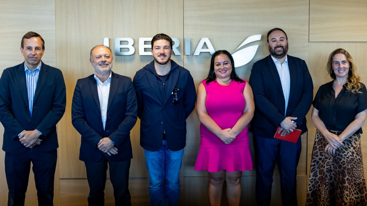 El gobernador de Nuevo León anunció desde España la nueva ruta directa Monterrey-Madrid.