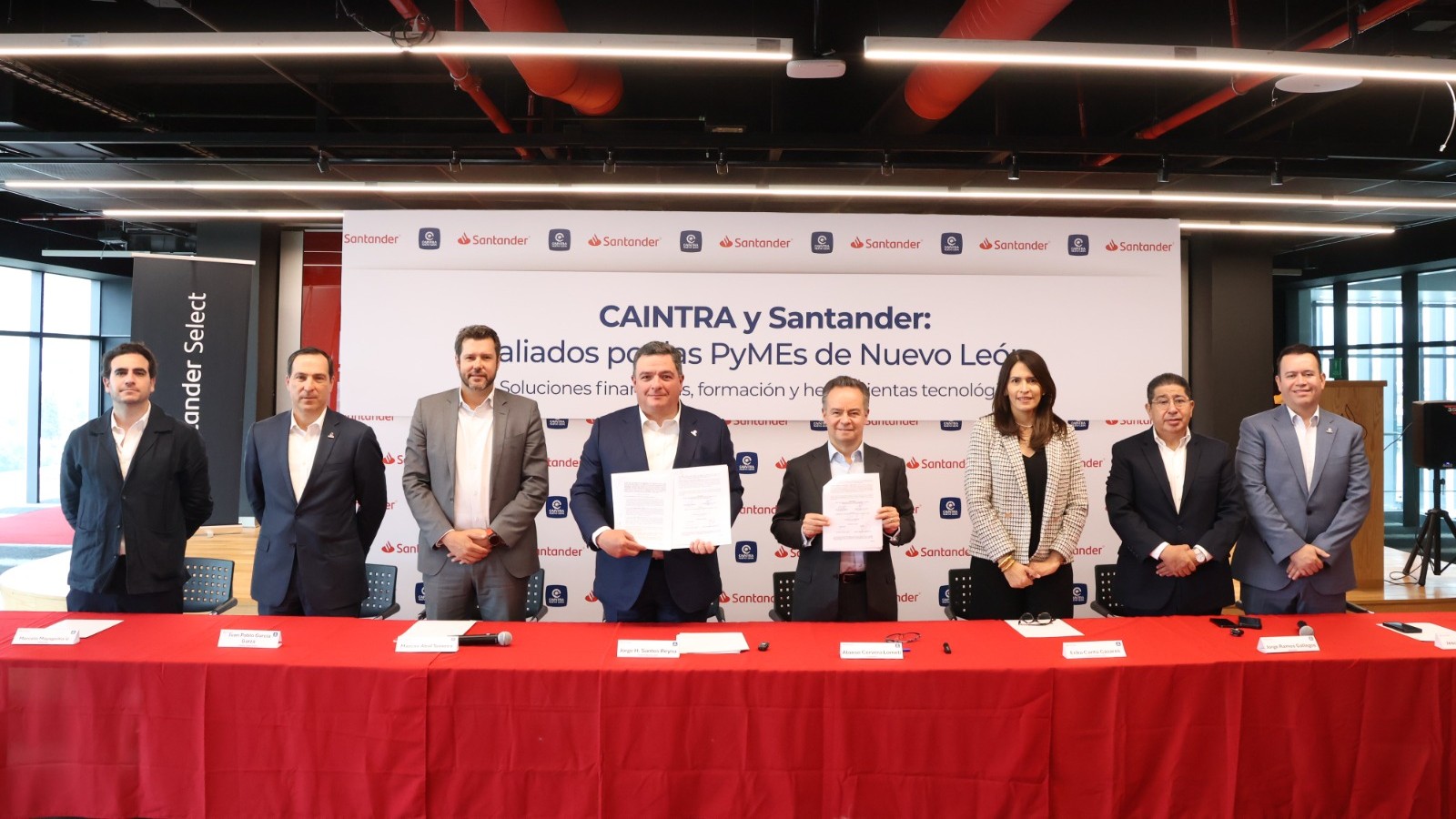 Santander y Caintra anuncian créditos por hasta 100 mdp para impulsar Pymes en Nuevo León