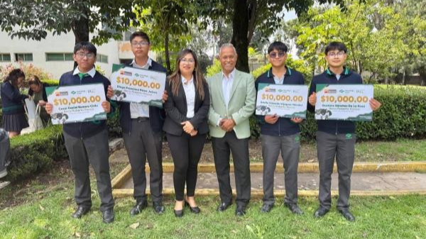 20 jóvenes reciben becas de Ternium para continuar sus estudios en Puebla