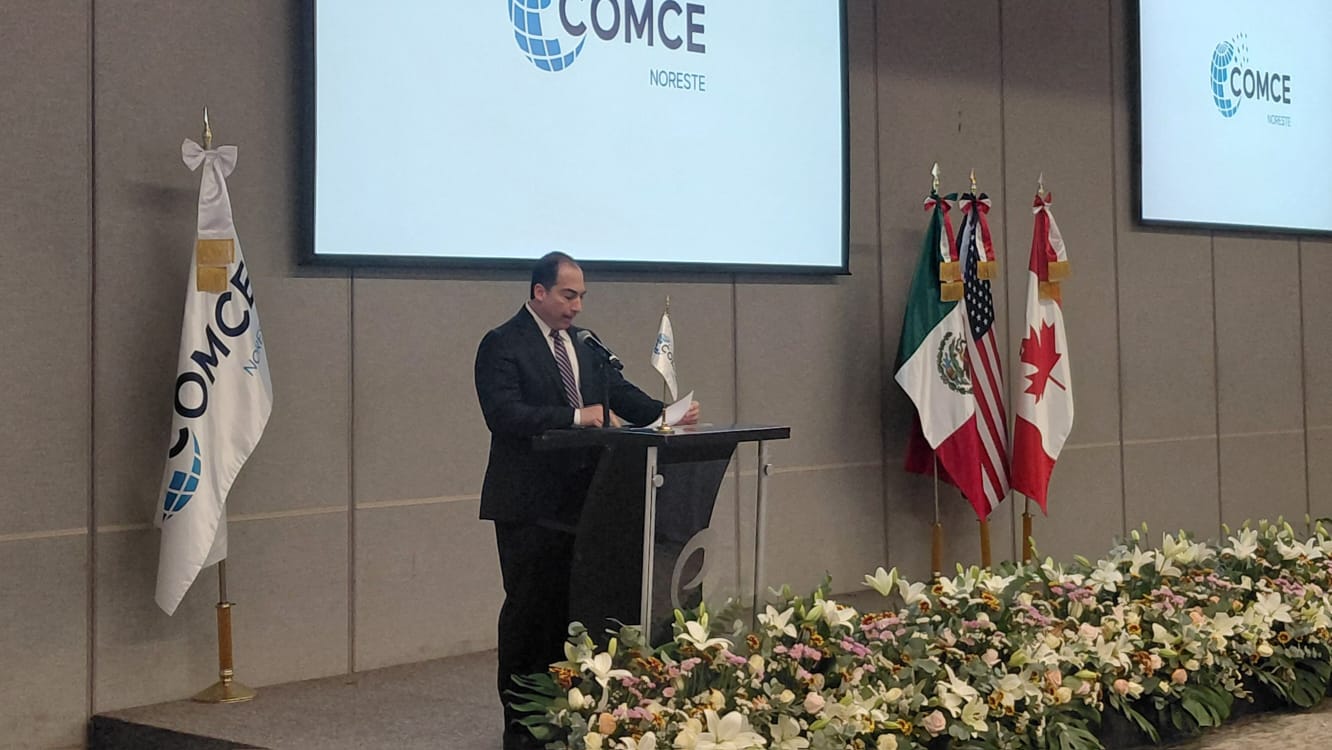 El director Andrés Franco durante la presentación del informe operativo, el cual consolidó la integración de 26 nuevas corporaciones globales a las filas del organismo.